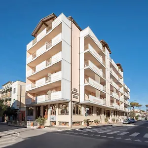 Lola Piccolo E Hotel Marina di Grosseto